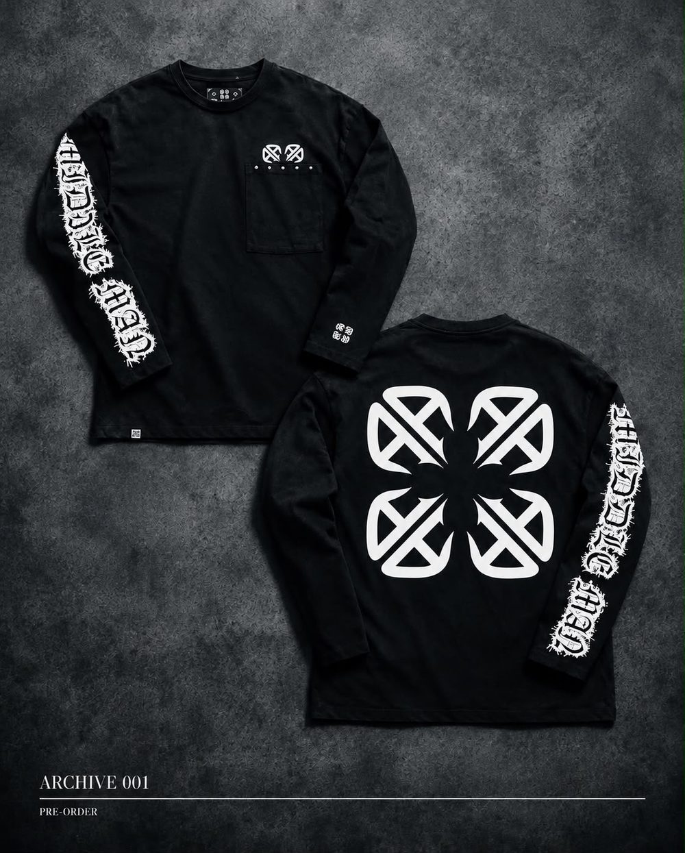 ARCHIVE 1: BLACK LONG SLEEVE, camiseta negra de manga larga vista de frente y de espalda